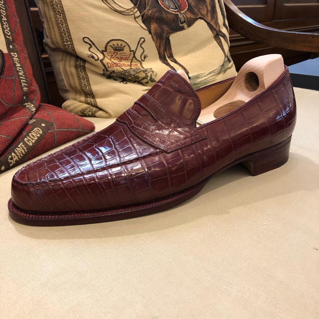 mocassin à plateau en crocodile niloticus rouge Hermes